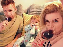 Známá je ze seriálu herečka a influencerka nikol štíbrová (34) se krátce před porodem provdala za svého přítele petra. Fotografie C 5 U Clanku Nikol Stibrova Se Pochlubila Fotkou V Plavkach Tohle Telo By Chtela Asi Kazda Zena Po Porodu Stars24 Cz