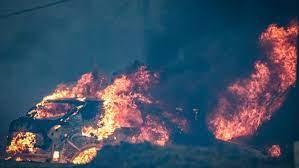 El incendio forestal del algarve, que se declaró el pasado viernes, 3 de agosto, ha alcanzado un perímetro de más de 100 kilómetros y desde las últimas horas mantiene desalojadas a 299 personas. Cegd Zzyq3rbum