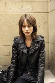 Freja Balenciaga Short Grunge Hair Brown Hair Green Eyes Short Hair Styles
