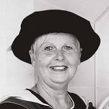 Jayne Howe's Instagram, Twitter & Facebook