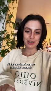 We love a good emotional support plant 🪴 #planthumor #plantsoftiktok  #planttok