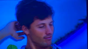 What was up with this?! I think he wanted to choose Leah!! I was so team  rob and Leah! 🥺