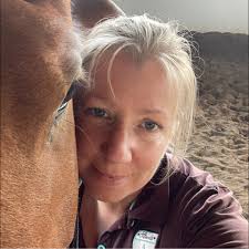 Glückwunsch an Jane Sophie Detlefsen vom RV Niebüll zum Sieg in der  Finalprüfung des drewke Future Cup heute in Redefin mit ihrem Pferd Cris  Crab 🐴🥇Es gratuliert Rainer Drewke von der drewke