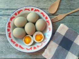 Pasti banyak agan2 sekalian yang baru mendengar kalau ayam jantan bisa bertelur! Poto Telur 1