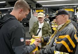 Steelers' Will Howard, Jack Sawyer talk rookie seasons while serving veterans: 'We're lucky to be here in America' | Pittsburgh Post-Gazette