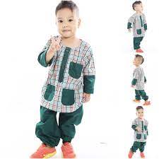 Kalau menyebut tentang baju raya untuk lelaki, selalunya hanya baju melayu yang akan bermain diminda kita. 15 Trend Terbaru Baju Melayu Moden Budak Lelaki Lamaz Morradean
