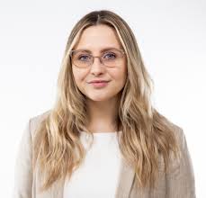 Jewel Mackenzie's Instagram, Twitter & Facebook