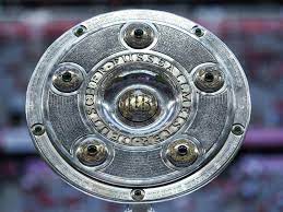 João da madeira, diante do benfica. Conheca A Historia Do Meisterschale A Salva De Prata Que O Campeao Da Bundesliga Levanta Alemanha Futebol Clube