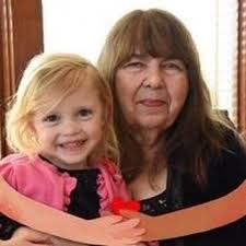 Mẹ tôi yêu anh ấy! Cô ấy có tất cả hồ sơ của anh ta!