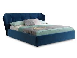 Glamis è un letto con cuscini imbottiti che fungono da testiera ed è disponibile con o senza box contenitore. Letto Contenitore Imbottito Matrimoniale In Tessuto New York Box Collezione New York By Saba Italia Design Sergio Bicego