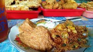Sambal tumpang merupakan makanan berkuah kental yang dibuat dari tempe busuk atau semangit. Warung Mak E To Di Sragen Kuliner Khas Sambal Tumpangnya Wajib Dicoba Tribun Solo