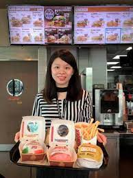 Sekiranya anda, seorang warganegara malaysia yang cukup syarat kelayakan dan berumur tidak kurang daripada 18 tahun pada tarikh tutup iklan jawatan adalah dipelawa untuk memohon bagi mengisi kekosongan jawatan seperti. Burger King Surprises Burger Queens On International Women S Day
