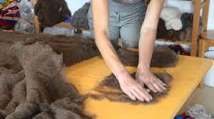 Das filzen ermöglicht kreativen bastlern bunte möglichkeiten. Filzkugelteppich Rund Selber Machen Tipps Zum Filzen Und Anleitung