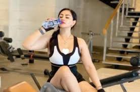 Jun 06, 2021 · layaknya tante ernie, mami sisca mellyana pun mendapat julukan pemersatu bangsa.dia pun kerap memarker body goals yang membuat para pria terpukau. Mengenal Mami Sisca Mellyana Selebgram Pemersatu Bangsa Yang Hobi Berenang Bolatimes Com