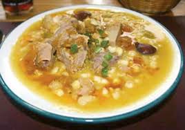 1 pechuga de pollo sancochada, 3 cucharadas ají amarillo, 1 cebolla, galleta soda, leche evaporada, 3 huevos sancochados, 4 papas sancochadas, 15 aceitunas negras, 1 cucharadita palillo, sal, pimienta y comino. Pando Y Su Locro Carretero Historia Opinion Bolivia