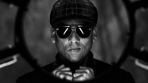 Er will seine augen mit der brille vor zu viel. Brillen Kooperation Xavier Naidoo Designt Sonnenbrillen W V