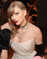 Taylor Corner's Instagram, Twitter & Facebook