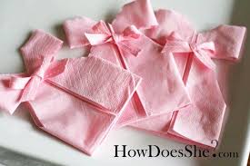 Diy Decoration Pliage De Serviette Robe Pour Babyshower Bapteme Ou Anniversaire Happy Chantilly Pliage Serviette Deco Pour Fete Prenatale Douche De Fille