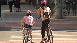 La bicicleta reclinada es una gran pieza de equipo estacionario que mejora el ejercicio cardiovascular, la fuerza muscular y ayuda a restablecer el rango de movimiento. Los Seis Beneficios De Montar En Bici