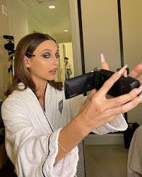 Emma Chamberlain Net Worth, Height, Boyfriend, Age, Parents, Wiki, Full  Biography 2023 | Emma Chamberlain, Chamberlain, Net Worth