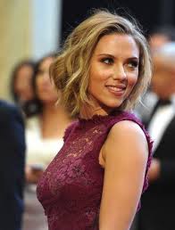 Scarlett johansson dark blonde pixie cut with light blonde highlights. 30 Best Scarlett Johansson Short Hair