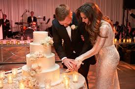 The song was originally written for the 2010 film valentine's day, so it'll set the tone appropriately for this sweet part of your reception. 14 Songs You Can Play For Your Cake Cutting