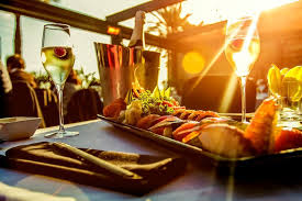 Examples of walking distance in a sentence, how to use it. 5 Restaurants Within Walking Distance The Boxer Boston Hotel