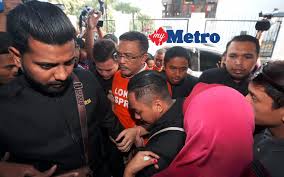 Bapa beliau ialah haji awang mohamad bin abdul rahman sementara ibunya ialah hajah aminah yusuf. Exco Johor Didakwa Hari Ini Harian Metro