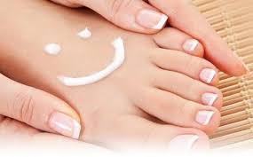 Skin Peels Between The Toes Causes And Treatments Diy Pedicure Peeling Skin Feet Care
