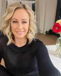 Quick selfie before I'm out the door and onto 2023. Happy New Year  everyone! 🥳 #bringon2023