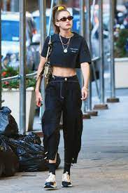 Her name is a supermodel, so no wonder every appearance especially street style always look pretty. Gigi Hadid In Ny Gigi Hadid Street Style Gigi Hadid Outfits Bella Hadid Outfits