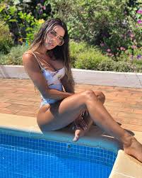 Toutes les photos de Laura Lempika nue et seins nus - Whassup