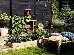 Schrebergarten Einrichten So Wird Die Gartenlaube Zum Cottage Garten Schrebergarten Gartenprojekte