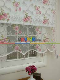 Bu sayede perdeler kumaşı, dokusu, dikişi, boyutları ve kullanım alanlarına göre birçok çeşide ayrılır. Mutfak Perdesi Ciftli Sistem Onde Tul Arkada Stor Perde Eperde Com