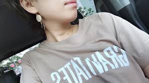 今日のふく ベージュにハマり中 ベージュが似合う人になりたい 定休日 ネイル行って 髪バッサリ切って ºº 次女と病院 めっちゃ混んでて もう2時間ぐらい待ってる 人気の先生やな 吹田市 吹田市セレクトショップ セレクト t shirts for women fashion women s top