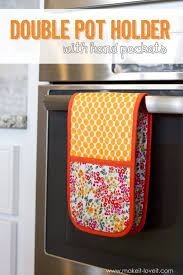 How To Make A Double Pot Holder With Hand Pockets Make It And Love It Sewing Projects For Beginners Sewing Crafts Easy Sewing