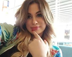 توفيت في باريس، الأربعاء، الفنانة الجزائرية ريم غزالي عن عمر ناهز 39 عاما، بعد معاناتها مع مرض السرطان. 4bhiplewhsprmm