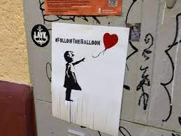Hier ist aber was los! Heidelberg Ratselt Uber Mysteriose Plakate Mit Madchen Und Rotem Luftballon Heidelberg