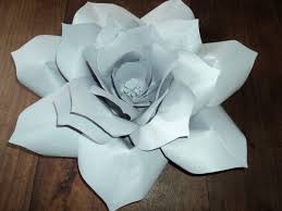 Molde de flores de papel para imprimir gratis de búsqueda. Tutorial De Artesanias Flores Gigantes En Cartulina