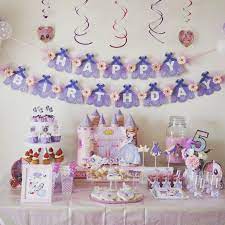 子供が大好きなキャラクターのパーティーがしたい おしゃれな誕生日会５選 arch daysキャラクターテーマ バースデー party arch days 誕生日会 飾り付け 女の子のバースデーパーティー テーマパーティー