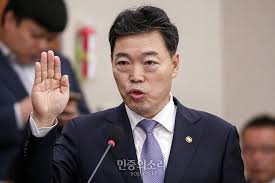 총선 출마 前인권국장 이어 법무실장 사의 김오수 법무차관이 27일 퇴임했다. X Fygzfhwufn5m