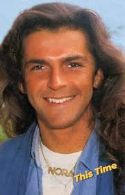 🌿🤗🌿 Smile , it is the key that fits the lock of everybody's heart .....  A smile is the universal greetings !!!!!! 🌿🤗🌿 💕🤗💕 My Dear  Friends...... always greet a new day