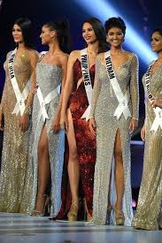 Sebelumnya top 10 miss universe 2020 telah menunjukkan penampilan terbaik mereka dalam balutan gaun malam megah. Pin By Mh Globalshare On Amazing Global Beauties Miss Universe Dresses Miss Universe Gowns Pageant Gowns
