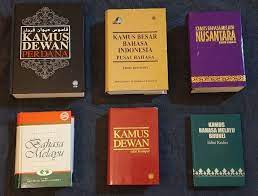 This dictionary is useful to students who are studying malay literature as they provide suitable synonym. Kamus Dewan Edisi Keempat