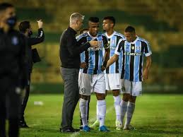 Hoje a partir das 21h30 (de brasília) você vai acompanhar o jogo entre grêmio x internacional ao vivo pelo campeonato gaúcho com transmissão do canal rbs tv rs e premiere. Lanus Arg X Gremio Onde Assistir Escalacoes Horario E Arbitragem
