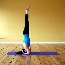 Upside Down Ab Work Headstand Crunches Cool Yoga Poses Headstand Poses Yoga Poses