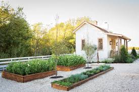 Jo S Green Thumb Has Been Itching And She S Dreamed Up An Expansive New Garden Complete With A Potting Farmhouse Garden Building A Raised Garden Family Garden