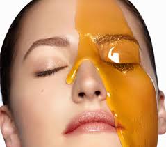 Warum Wir Uns Honig Auf Die Augenringe Schmieren Sollten Stylebook Augenringe Augenringe Hausmittel Honig Gesicht