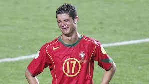 Piala eropa 2000, jersey ketat timnas italia, timnas belanda dengan pemain bintangnya saya berharap tim kuda hitam memberikan kejutan, seperti timnas yunani menjuarai piala eropa 2004. 5 Kegagalan Besar Dalam Karier Cristiano Ronaldo