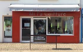 Idéalement situé en plein bourg, ce pavillon vous offre une très grande pièce à vivre de plus de 37 m², 3 chambres, une salle d'eau, un wc et un garage. Mi Fa Coiffure La Mothe Achard 5 Avis Horaires Telephone